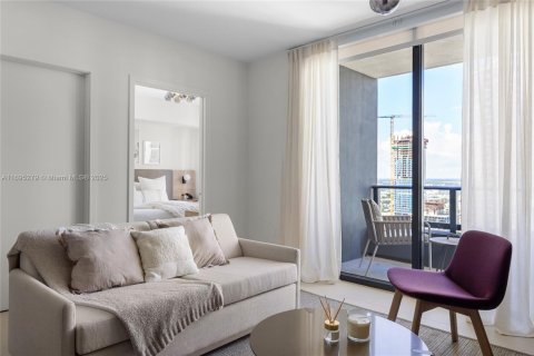 Condominio en alquiler en Miami, Florida, 1 dormitorio, 68.75 m2 № 1861549 - foto 3