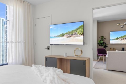 Condominio en alquiler en Miami, Florida, 1 dormitorio, 68.75 m2 № 1861549 - foto 13