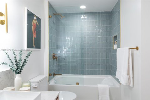 Condominio en alquiler en Miami, Florida, 1 dormitorio, 68.75 m2 № 1861549 - foto 16