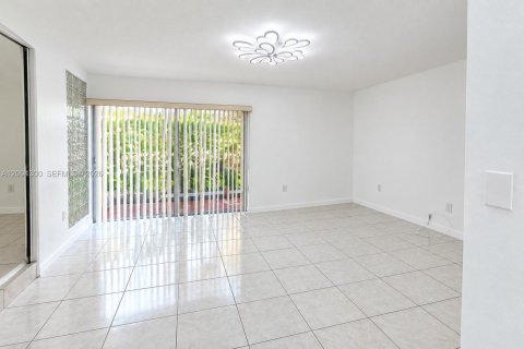 Appartement à louer à Miami, Floride: 47.1 m2 № 2382247 - photo 2