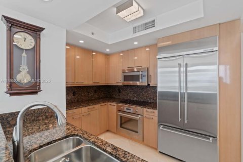 Condo in Miami, Florida, 3 bedrooms  № 2052934 - photo 9
