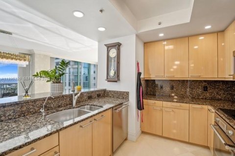 Condo in Miami, Florida, 3 bedrooms  № 2052934 - photo 10