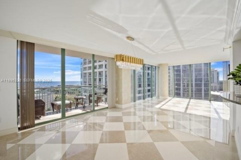 Condo in Miami, Florida, 3 bedrooms  № 2052934 - photo 4