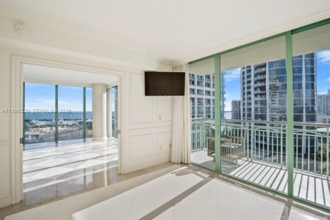 Condo in Miami, Florida, 3 bedrooms  № 2052934 - photo 17