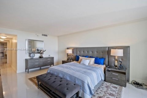Condo in Miami, Florida, 3 bedrooms  № 2052934 - photo 11