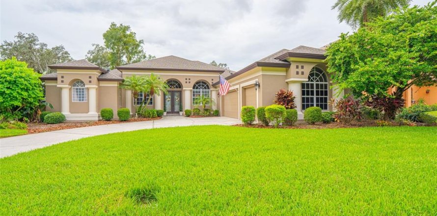 House in Apopka, Florida 3 bedrooms, 248.89 sq.m. № 1914574
