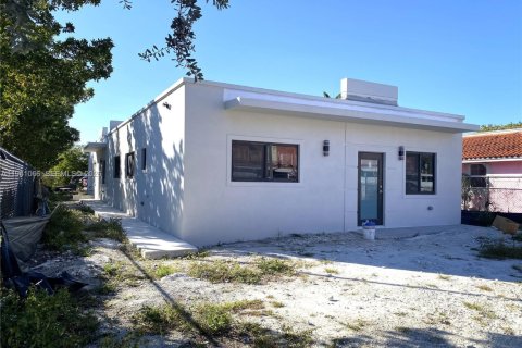 Propiedad comercial en Hialeah, Florida 225.75 m2 № 2080780