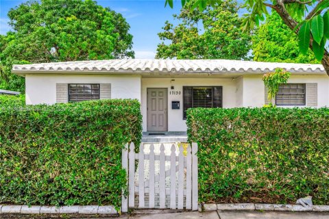 House in North Miami Beach, Florida 3 bedrooms, 113.34 sq.m. № 2022173 - photo 2