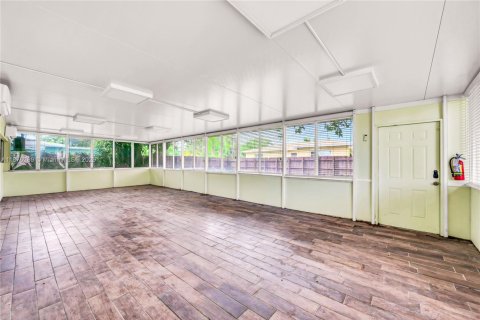House in North Miami Beach, Florida 3 bedrooms, 113.34 sq.m. № 2022173 - photo 23
