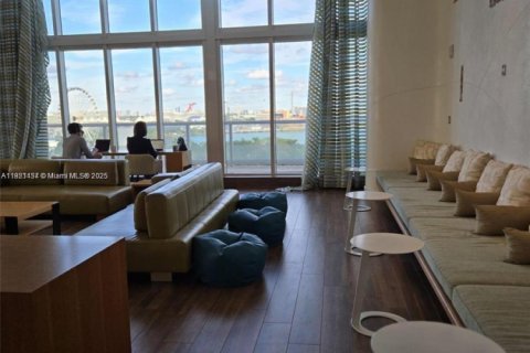 Condominio en venta en Miami, Florida, 2 dormitorios, 126.07 m2 № 1975600 - foto 16