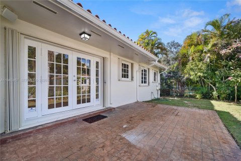 House in Coral Gables, Florida 3 bedrooms, 158.68 sq.m. № 2001008 - photo 17