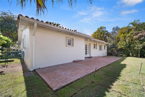 House in Coral Gables, Florida 3 bedrooms, 158.68 sq.m. № 2001008 - photo 20