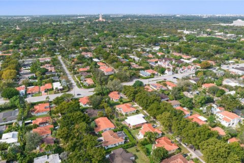 House in Coral Gables, Florida 3 bedrooms, 158.68 sq.m. № 2001008 - photo 23