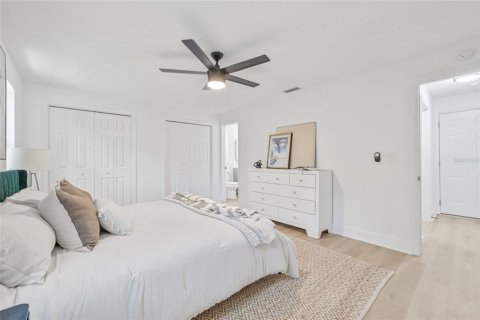 House in Clearwater, Florida 3 bedrooms, 145.02 sq.m. № 1803358 - photo 11