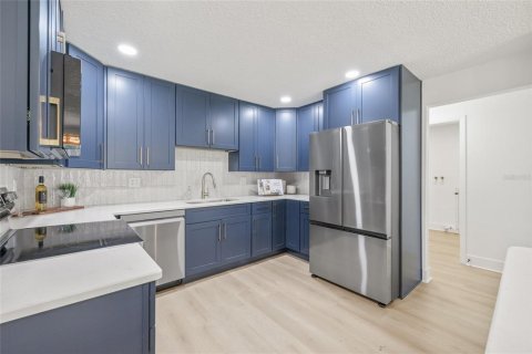 House in Clearwater, Florida 3 bedrooms, 145.02 sq.m. № 1803358 - photo 8