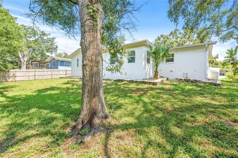 House in Clearwater, Florida 3 bedrooms, 145.02 sq.m. № 1803358 - photo 27