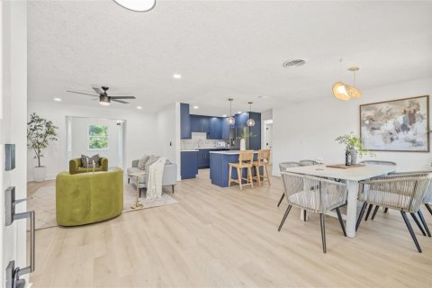 House in Clearwater, Florida 3 bedrooms, 145.02 sq.m. № 1803358 - photo 2