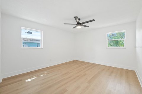 House in Clearwater, Florida 3 bedrooms, 145.02 sq.m. № 1803358 - photo 22