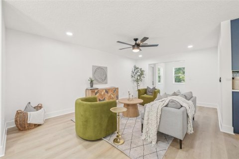 House in Clearwater, Florida 3 bedrooms, 145.02 sq.m. № 1803358 - photo 3