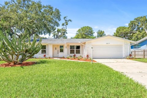 House in Clearwater, Florida 3 bedrooms, 145.02 sq.m. № 1803358 - photo 1