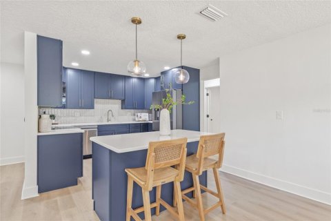 House in Clearwater, Florida 3 bedrooms, 145.02 sq.m. № 1803358 - photo 7