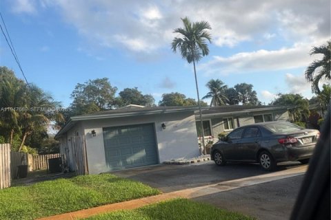 Casa en venta en Plantation, Florida, 3 dormitorios, 129.41 m2 № 2061636 - foto 2