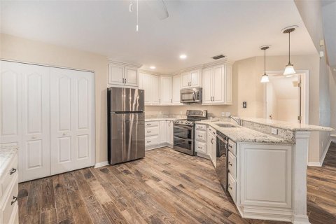 Townhouse in Lutz, Florida 3 bedrooms, 146.14 sq.m. № 2108044 - photo 10