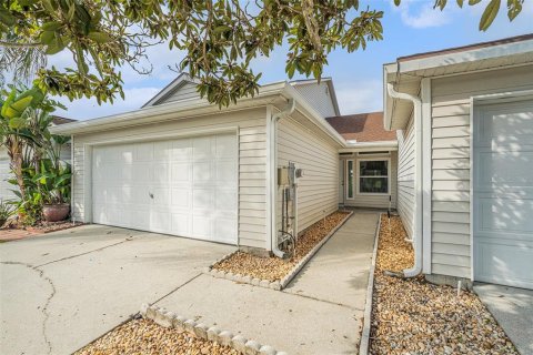 Townhouse in Lutz, Florida 3 bedrooms, 146.14 sq.m. № 2108044 - photo 5