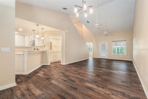 Townhouse in Lutz, Florida 3 bedrooms, 146.14 sq.m. № 2108044 - photo 8