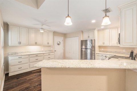 Townhouse in Lutz, Florida 3 bedrooms, 146.14 sq.m. № 2108044 - photo 2