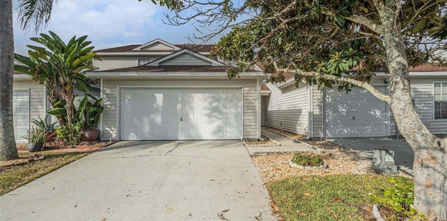 Townhouse in Lutz, Florida 3 bedrooms, 146.14 sq.m. № 2108044