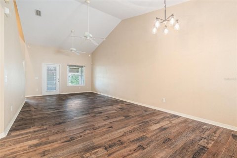 Townhouse in Lutz, Florida 3 bedrooms, 146.14 sq.m. № 2108044 - photo 7