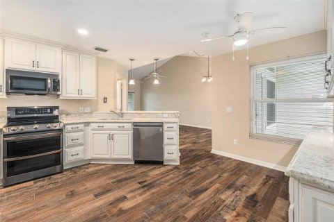 Townhouse in Lutz, Florida 3 bedrooms, 146.14 sq.m. № 2108044 - photo 12