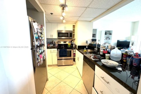 Купить кондоминиум в Майами, Флорида 2 спальни, 94.76м2, № 1427928 - фото 3