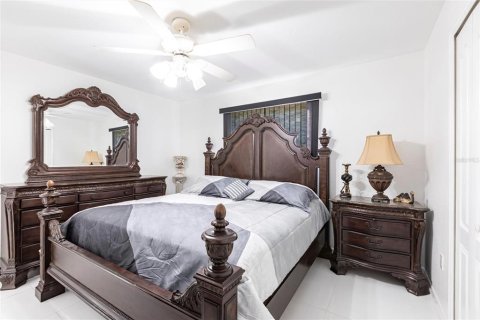 House in Port Charlotte, Florida 4 bedrooms, 218.41 sq.m. № 1626098 - photo 22