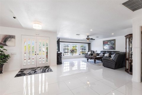House in Port Charlotte, Florida 4 bedrooms, 218.41 sq.m. № 1626098 - photo 5
