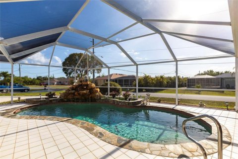 House in Port Charlotte, Florida 4 bedrooms, 218.41 sq.m. № 1626098 - photo 4