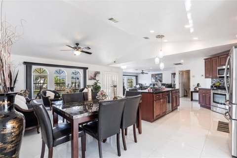 House in Port Charlotte, Florida 4 bedrooms, 218.41 sq.m. № 1626098 - photo 16