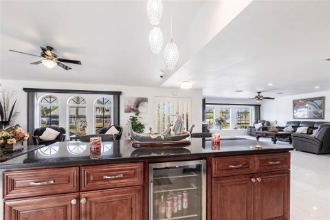 House in Port Charlotte, Florida 4 bedrooms, 218.41 sq.m. № 1626098 - photo 9