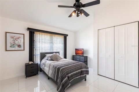 House in Port Charlotte, Florida 4 bedrooms, 218.41 sq.m. № 1626098 - photo 25