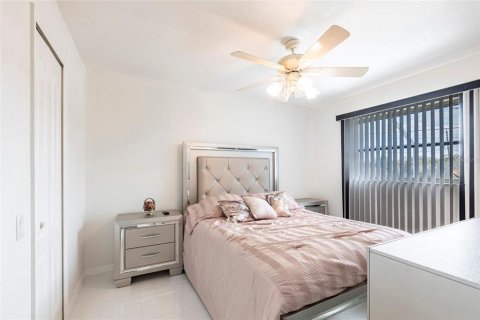 House in Port Charlotte, Florida 4 bedrooms, 218.41 sq.m. № 1626098 - photo 24
