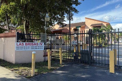 Снять в аренду квартиру в Хайалиа, Флорида 3 спальни, 95.22м2, № 1954703 - фото 2