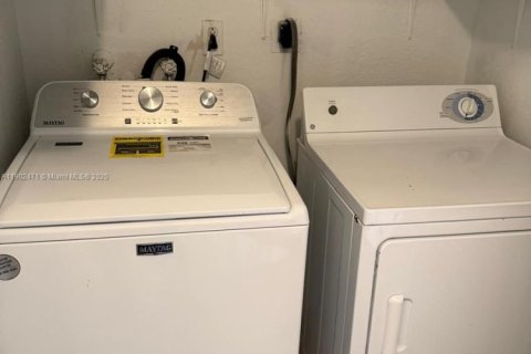 Снять в аренду квартиру в Хайалиа, Флорида 3 спальни, 95.22м2, № 1954703 - фото 9