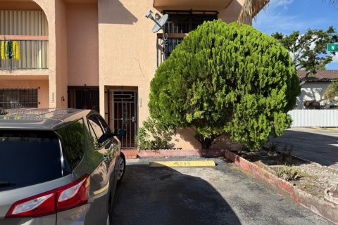 Снять в аренду квартиру в Хайалиа, Флорида 3 спальни, 95.22м2, № 1954703 - фото 1