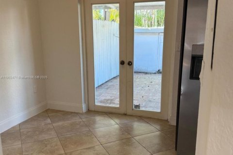 Снять в аренду квартиру в Хайалиа, Флорида 3 спальни, 95.22м2, № 1954703 - фото 4