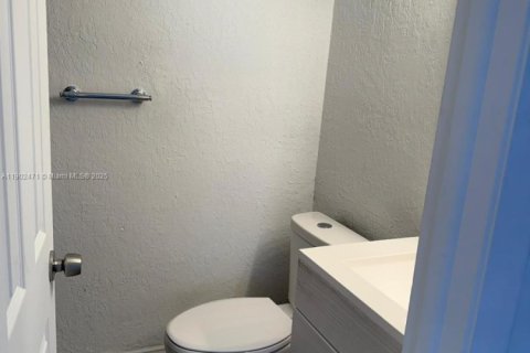 Снять в аренду квартиру в Хайалиа, Флорида 3 спальни, 95.22м2, № 1954703 - фото 6