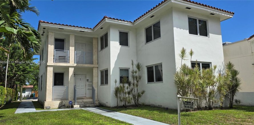 Casa en Coral Gables, Florida 7 dormitorios, 317.17 m2 № 1924787