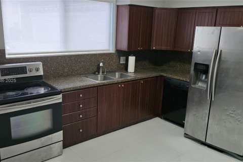 Снять в аренду виллу или дом в Корал-Гейблс, Флорида 7 спален, 317.17м2, № 1924787 - фото 28