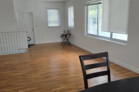 Снять в аренду виллу или дом в Корал-Гейблс, Флорида 7 спален, 317.17м2, № 1924787 - фото 16