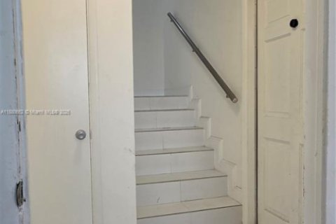 Снять в аренду виллу или дом в Корал-Гейблс, Флорида 7 спален, 317.17м2, № 1924787 - фото 5